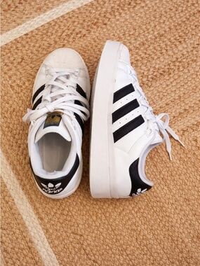 Adidas Superstar sneakers white/black (size 7.5)